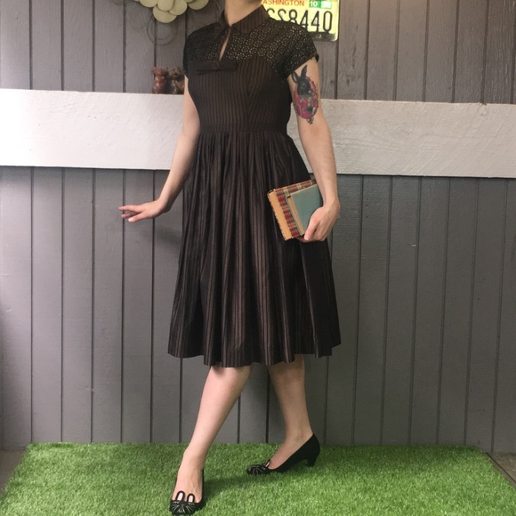 Vintage 1950’s Pinstripe And Lace Shirtwaist Dress - Picture 5 of 5